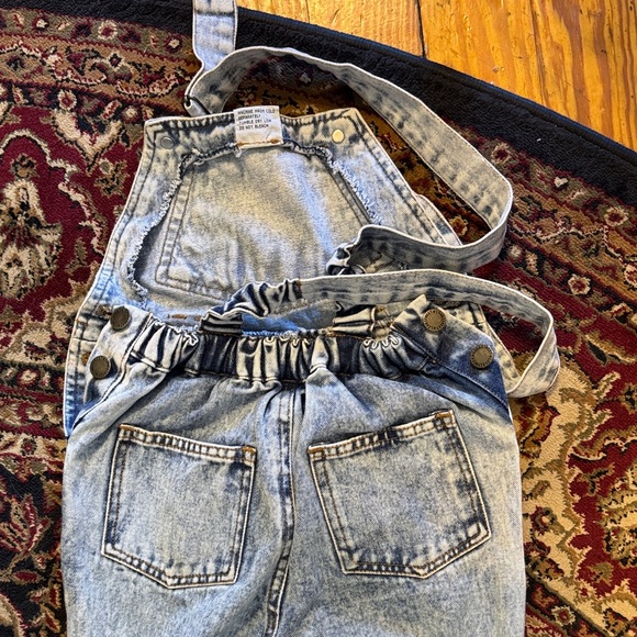 Vintage kids Light Wash Denim Overalls with Embroidered Patch 5 - Picture 6 of 7